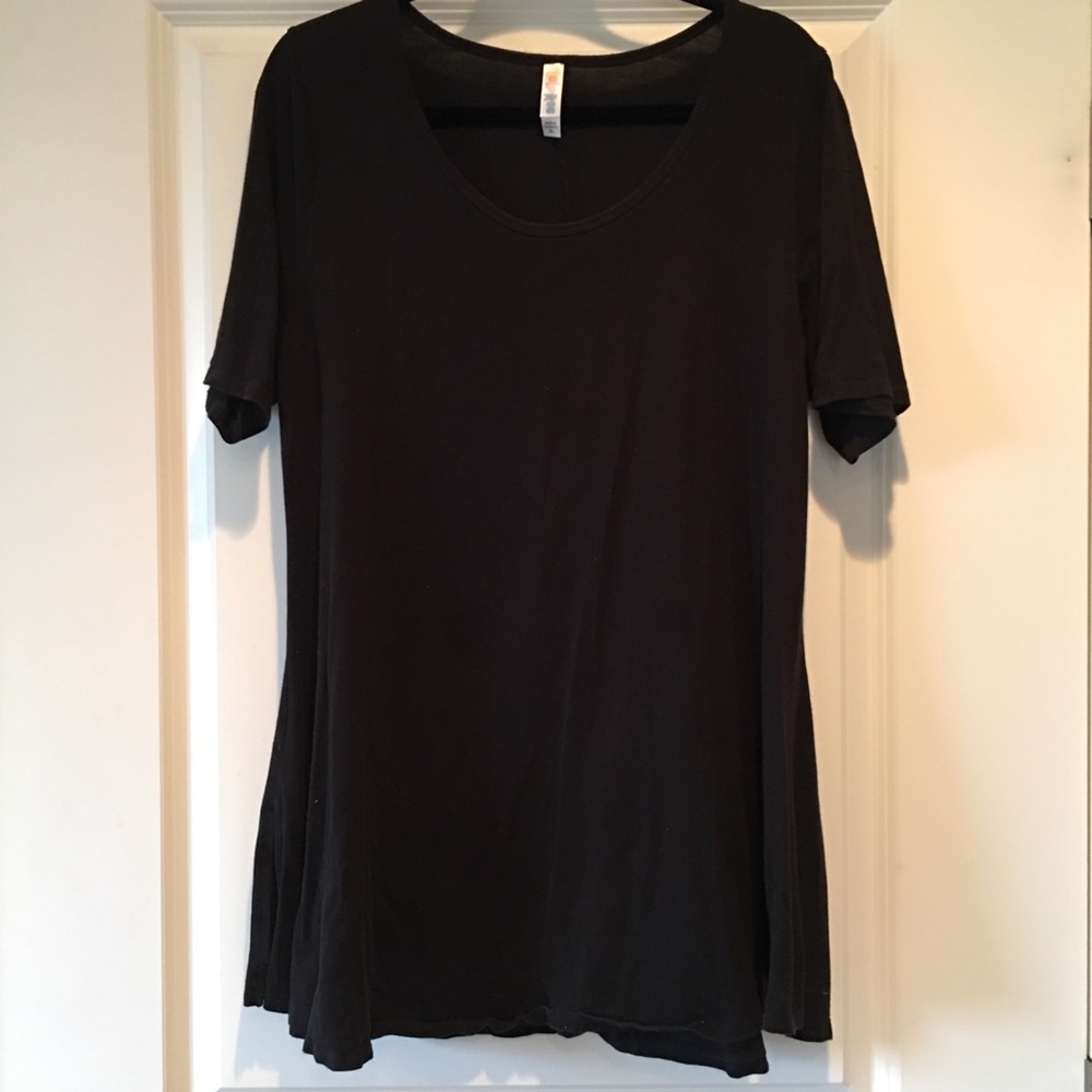 LuLaRoe L black perfect tee